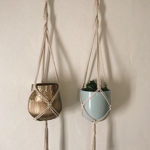 Macrame plant hanger